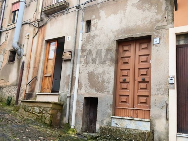 casa indipendente in vendita a Calascibetta