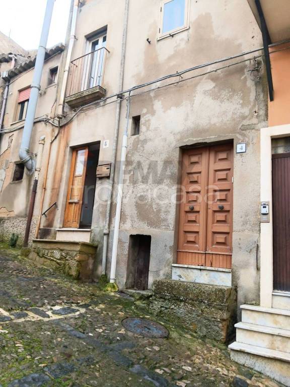 casa indipendente in vendita a Calascibetta