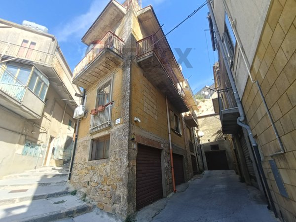 casa indipendente in vendita a Calascibetta