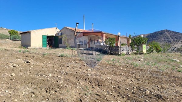casa indipendente in vendita a Centuripe