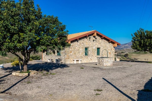casa indipendente in vendita a Centuripe