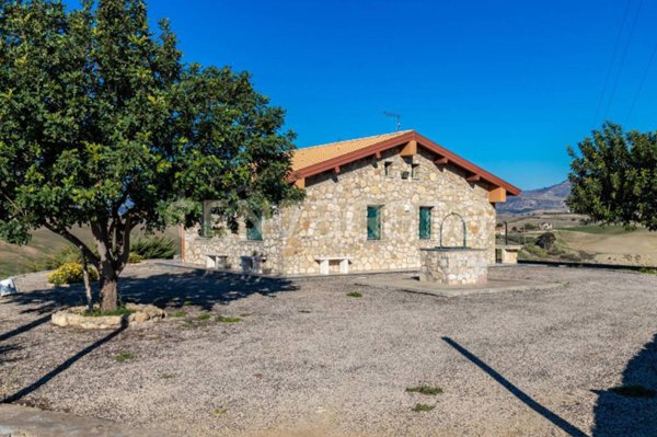 casa indipendente in vendita a Centuripe