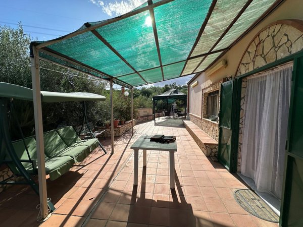 casa indipendente in vendita a Centuripe