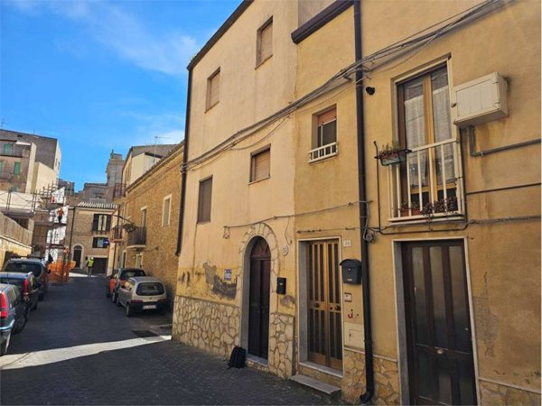 casa indipendente in vendita ad Enna in zona Enna Alta