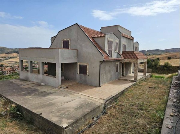 casa indipendente in vendita ad Enna