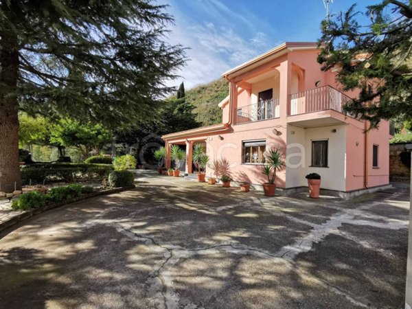 casa indipendente in vendita ad Enna