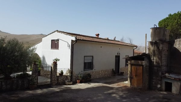 casa indipendente in vendita ad Enna