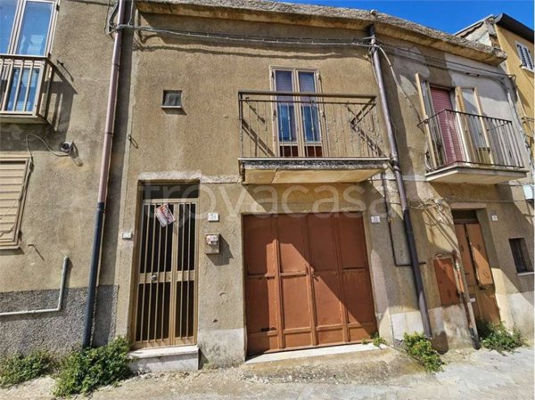 casa indipendente in vendita ad Enna in zona Sant'Anna / Enna Bassa