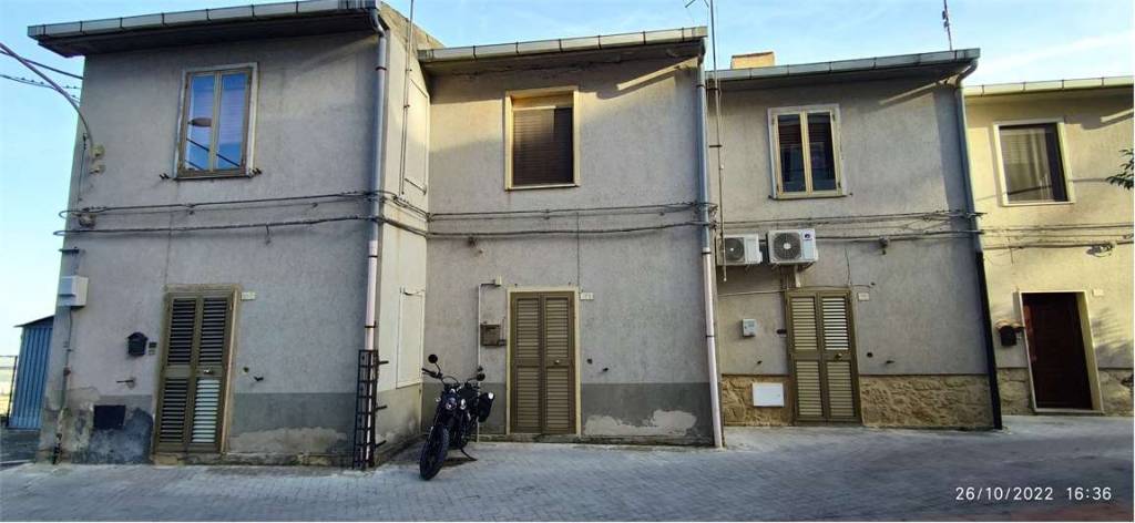 casa indipendente in vendita ad Enna in zona Pergusa