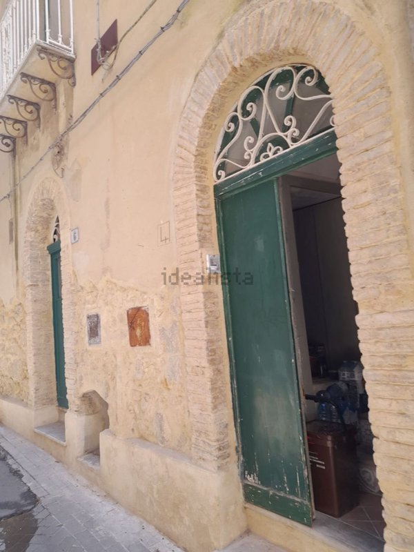 casa indipendente in vendita ad Enna in zona Enna Alta