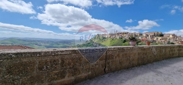 casa indipendente in vendita ad Enna in zona Enna Alta