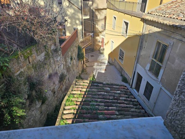 casa indipendente in vendita ad Enna in zona Enna Alta