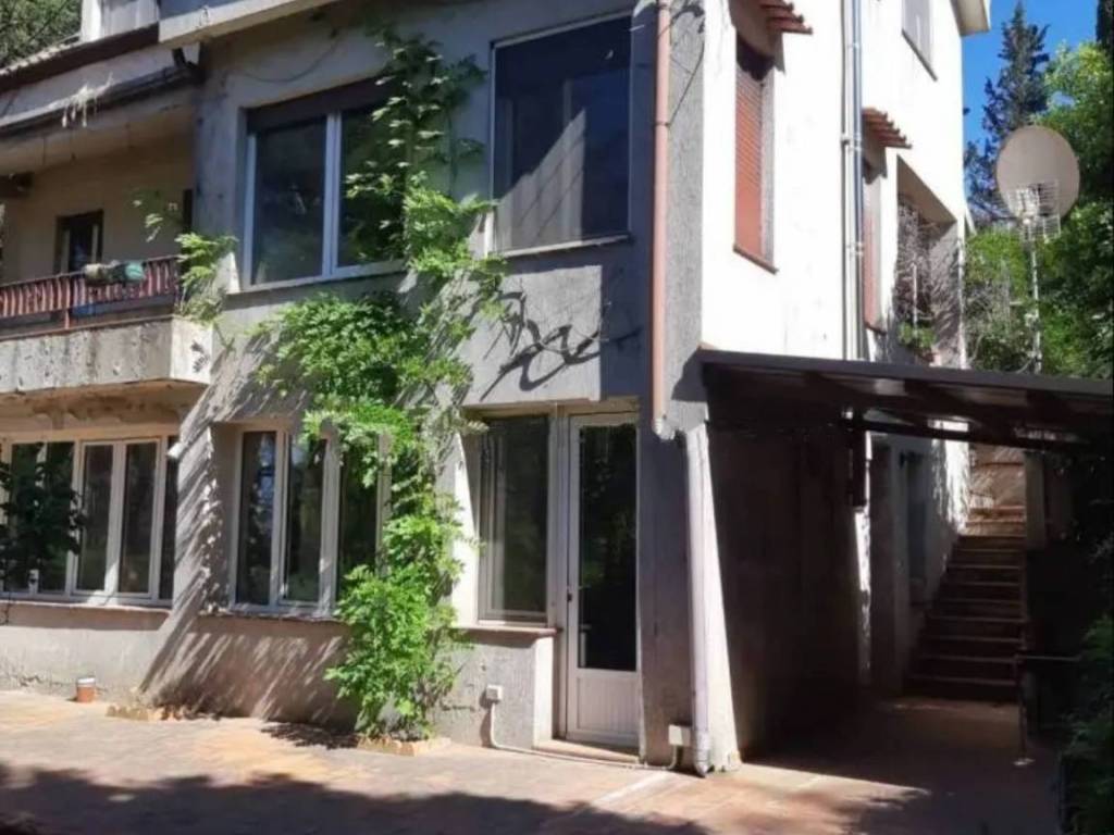casa indipendente in vendita ad Enna in zona Pergusa