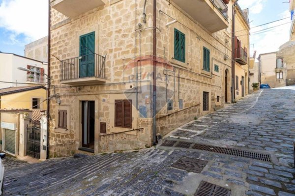casa indipendente in vendita ad Enna in zona Enna Alta