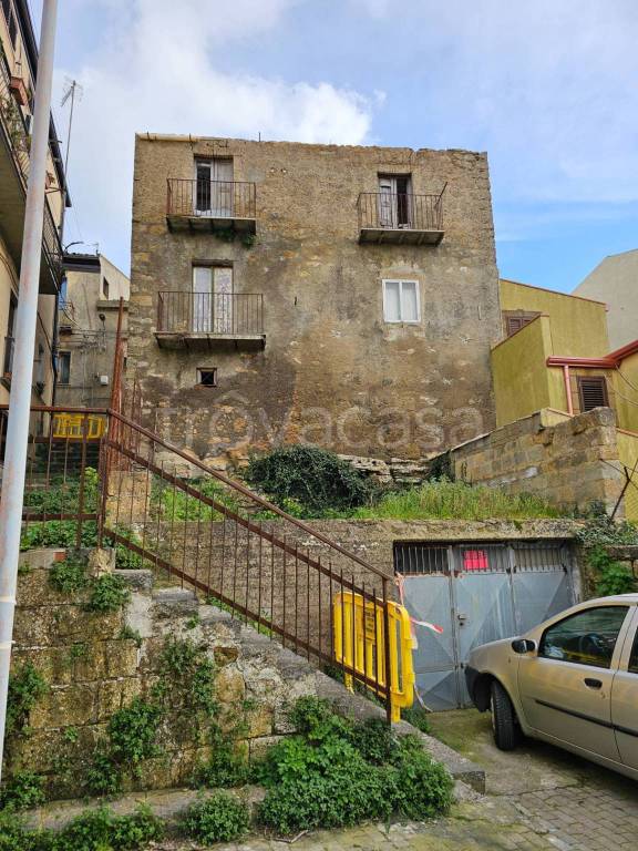 casa indipendente in vendita ad Enna in zona Enna Alta