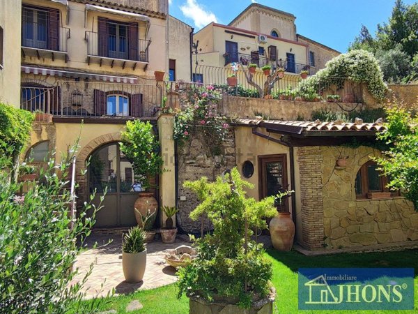 casa indipendente in vendita ad Enna in zona Enna Alta