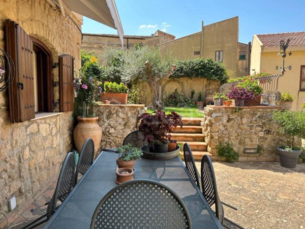 casa indipendente in vendita ad Enna in zona Enna Alta