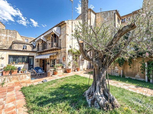 casa indipendente in vendita ad Enna in zona Pergusa