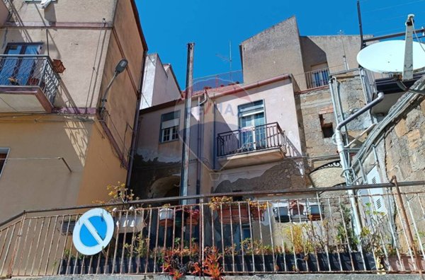 casa indipendente in vendita ad Enna in zona Enna Alta