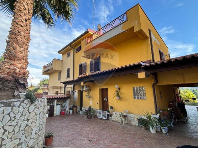 casa indipendente in vendita ad Enna in zona Pergusa