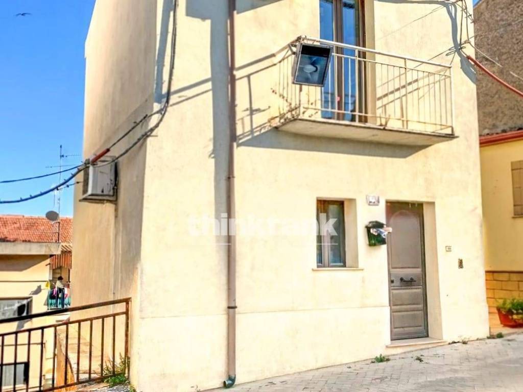 casa indipendente in vendita ad Enna in zona Enna Alta