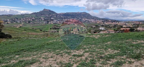 casa indipendente in vendita ad Enna in zona Pergusa