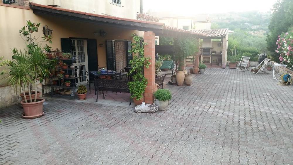 casa indipendente in vendita ad Enna in zona Pergusa
