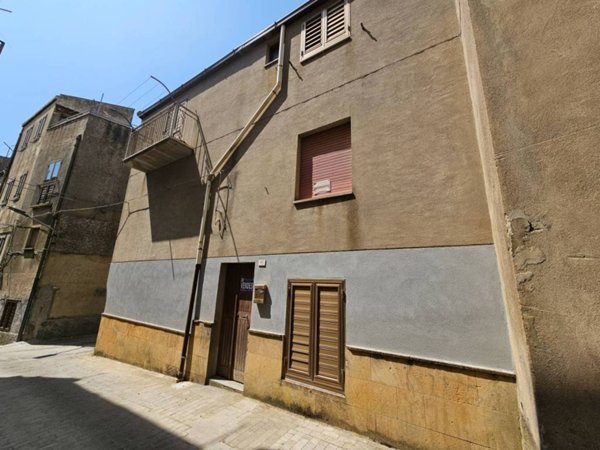 casa indipendente in vendita ad Enna