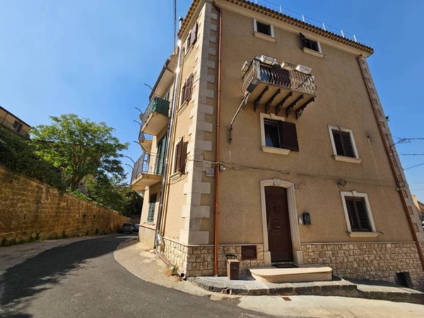 casa indipendente in vendita ad Enna