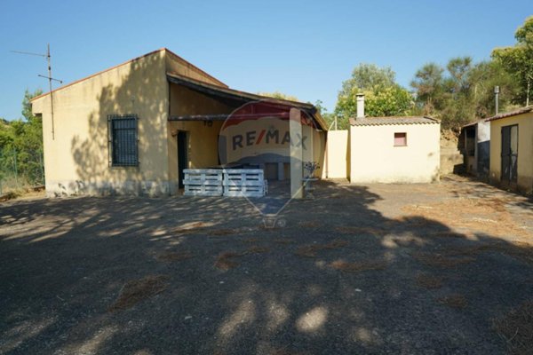 casa indipendente in vendita ad Enna in zona Pergusa