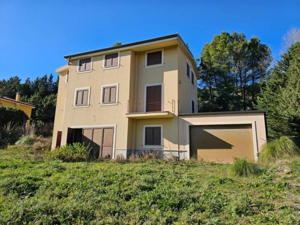 casa indipendente in vendita ad Enna in zona Pergusa