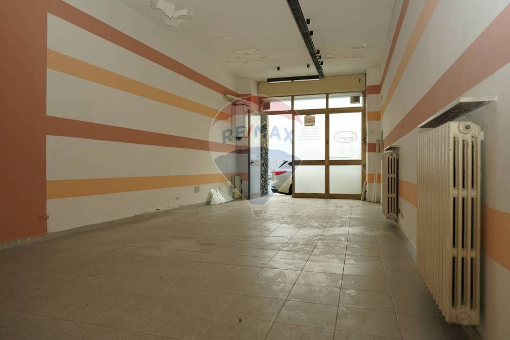 locale commerciale in vendita ad Enna