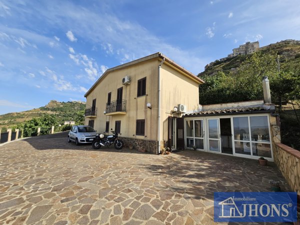 casa indipendente in vendita ad Enna