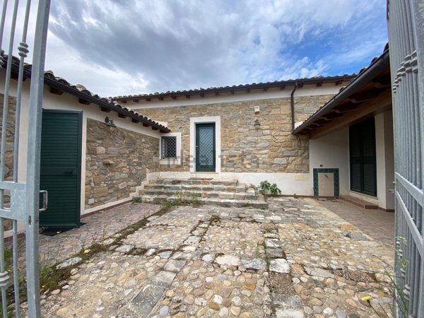 casa indipendente in vendita ad Enna