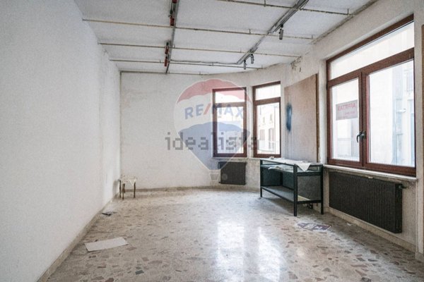 locale commerciale in vendita ad Enna in zona Enna Alta