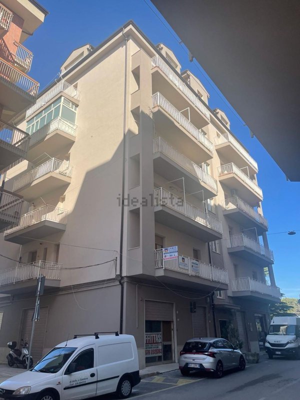 negozio in vendita ad Enna in zona Enna Alta