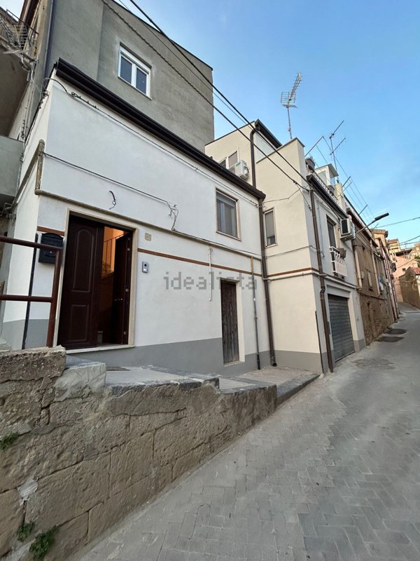 casa indipendente in vendita ad Enna in zona Enna Alta