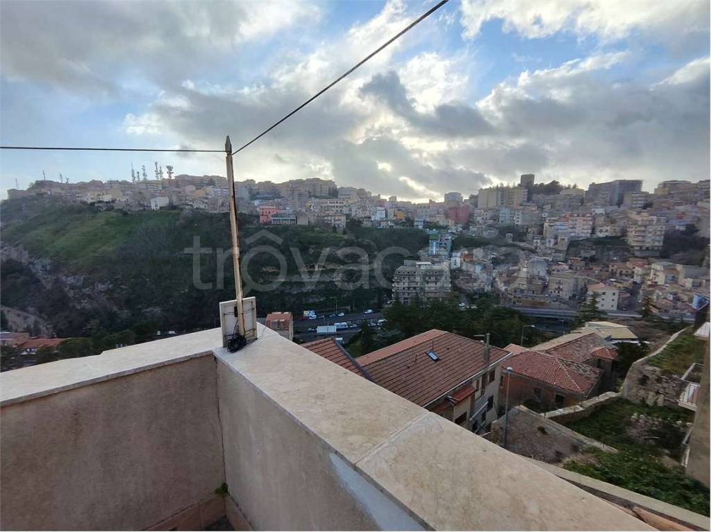 casa indipendente in vendita ad Enna in zona Enna Alta