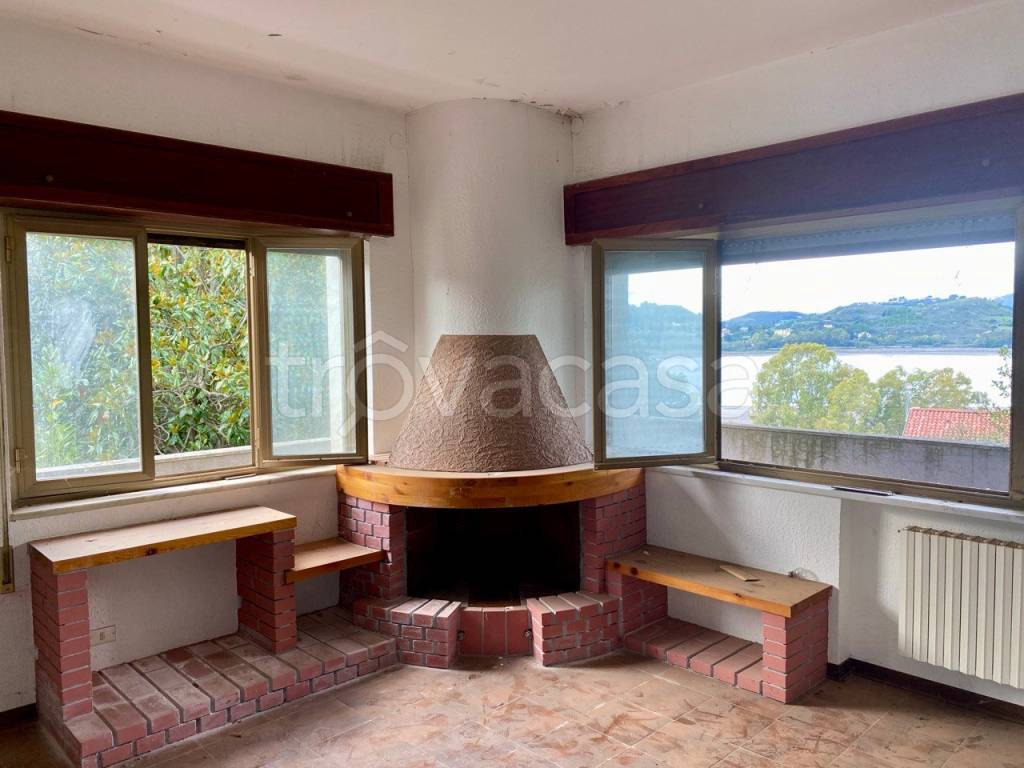 casa indipendente in vendita ad Enna in zona Pergusa