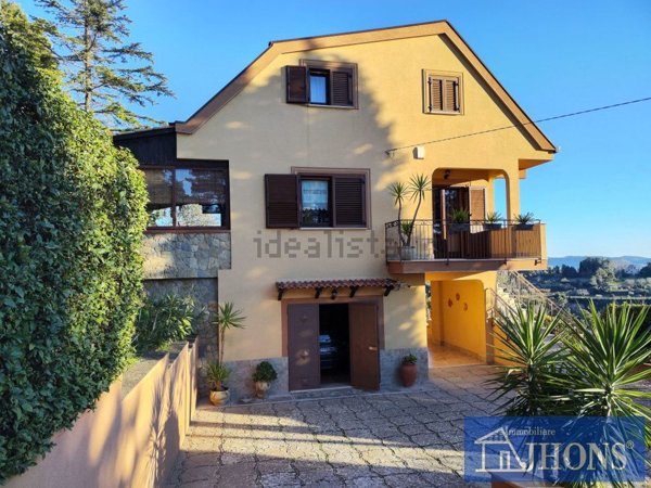 casa indipendente in vendita ad Enna in zona Pergusa