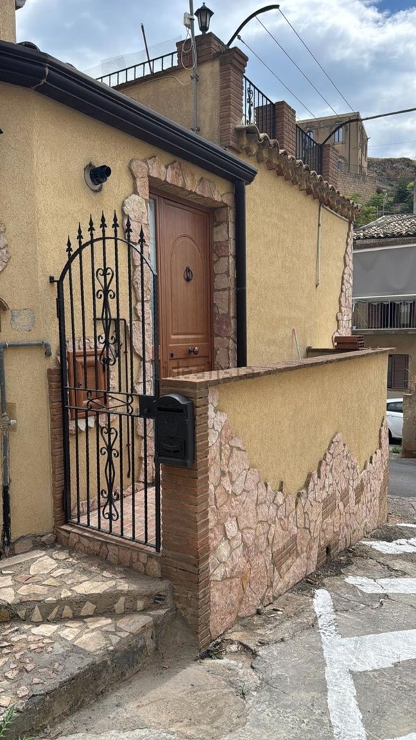 casa indipendente in vendita ad Enna