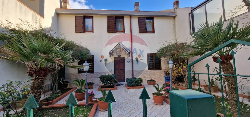 casa indipendente in vendita ad Enna in zona Sant'Anna / Enna Bassa