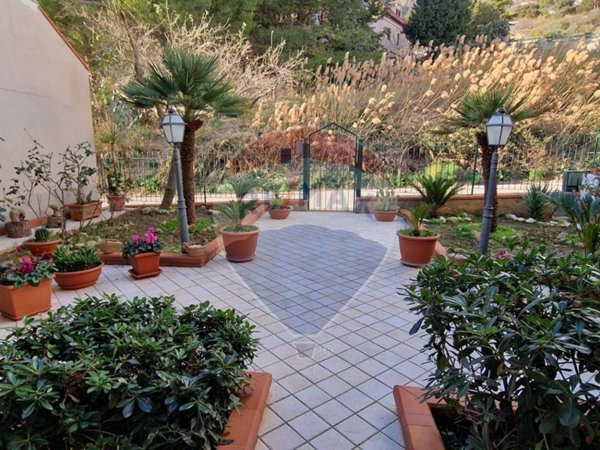 casa indipendente in vendita ad Enna in zona Sant'Anna / Enna Bassa