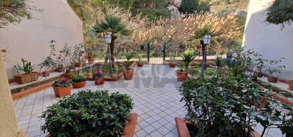 casa indipendente in vendita ad Enna in zona Sant'Anna / Enna Bassa