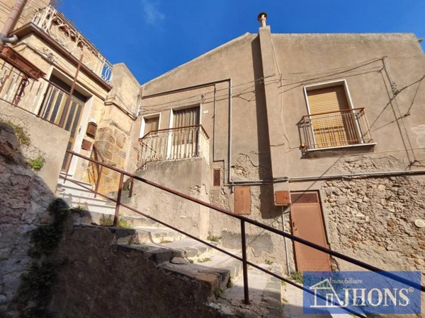 casa indipendente in vendita ad Enna