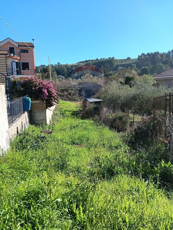 terreno edificabile in vendita ad Enna in zona Pergusa