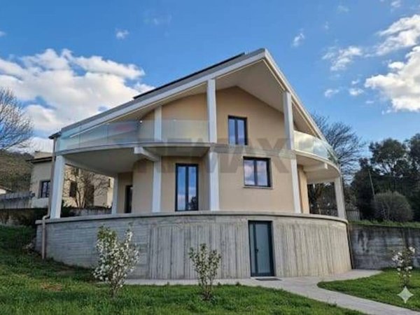 casa indipendente in vendita ad Enna in zona Pergusa