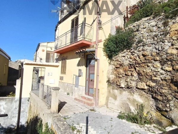 casa indipendente in vendita ad Enna in zona Enna Alta