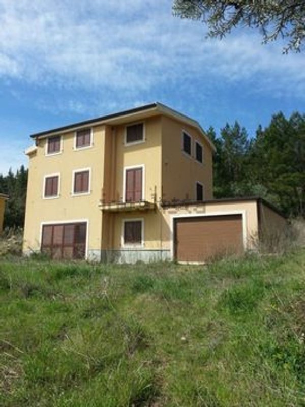 casa indipendente in vendita ad Enna in zona Pergusa