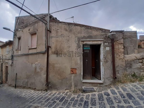 casa indipendente in vendita ad Enna in zona Enna Alta